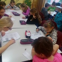 Akce 4.A -Dopravní výchova, tělocvik, kreslení s ilustrátorem p.Dostálem, návštěva sloupu Nelsvětější trojice,fandíme na McDonalds